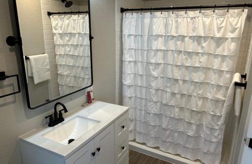 Peters House | Adorable One Bedroom Cottage