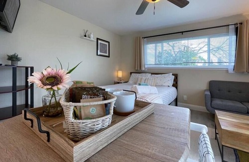 Arden-Arcade House | Adorable Private Guesthouse/Studio free parking