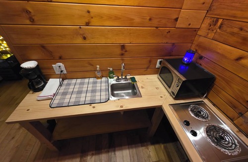 Waterloo Cabin | Adorable rustic cabin #4 with glamping charm in Waterloo!