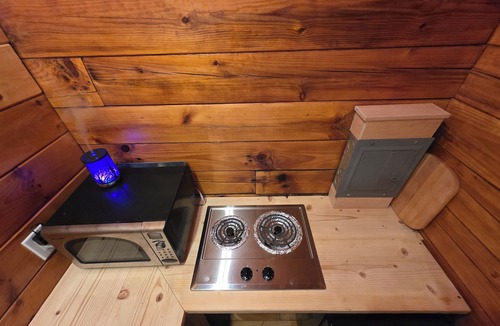 Waterloo Cabin | Adorable rustic cabin #4 with glamping charm in Waterloo!