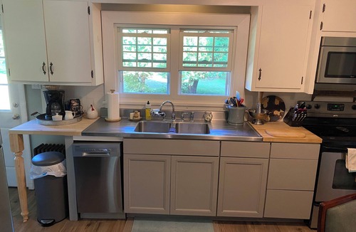 Rotterdam Junction House | Adorable Saratoga track, SPAC, Skidmore short term rental.