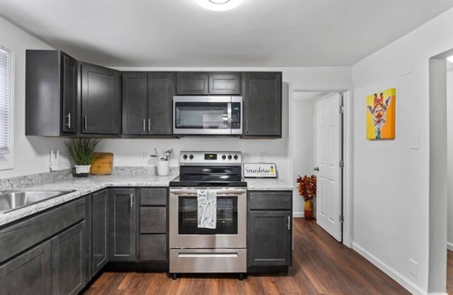 Imperial House | Adorable small house - quiet & safe - 2 BR 1 Bath