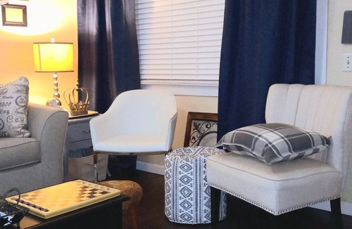 Edgar Springs Cottage | Adorable, Small, romantic and cozy cottage with art studio