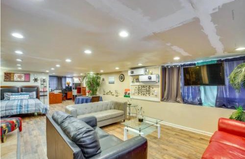 Dallas Apartment | Adorable Spacious Apt with Private entrance