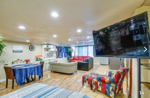 Dallas Apartment | Adorable Spacious Apt with Private entrance