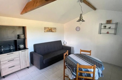 Talais Apartment | ADORABLE STUDIO NEAR THE SEA