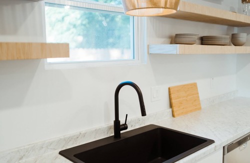 Waco House | Adorable Studio - Private Patio - Dream Kitchen