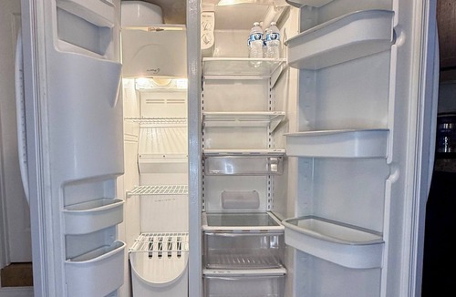 Cottage Grove Apartment | Adorable studio with full kitchen, bath, and laundry