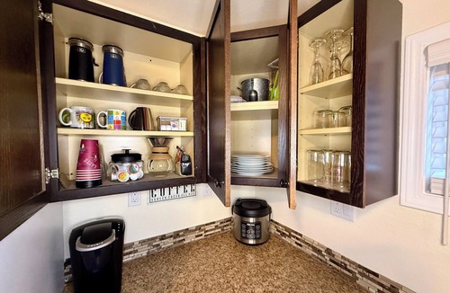 Cottage Grove Apartment | Adorable studio with full kitchen, bath, and laundry