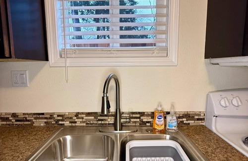 Cottage Grove Apartment | Adorable studio with full kitchen, bath, and laundry