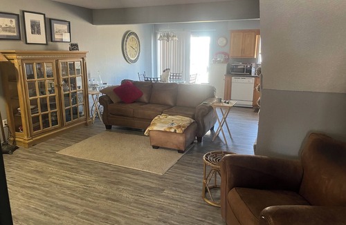 Blue Springs House | Adorable townhome with in Blue Springs 10 Miles from GEHA STADIUM