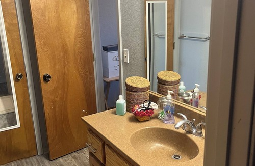 Blue Springs House | Adorable townhome with in Blue Springs 10 Miles from GEHA STADIUM