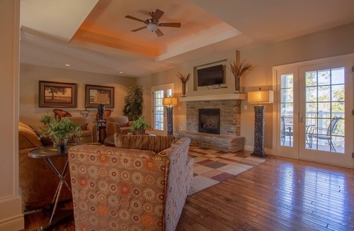 Branson Villa | Adorable Villa Close to Branson RecPlex! Lots of Space with a Comfy Feel!