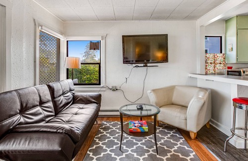 Retsil Cottage | Adorable waterfront cottage with a full kitchen, firepit & washer/dryer