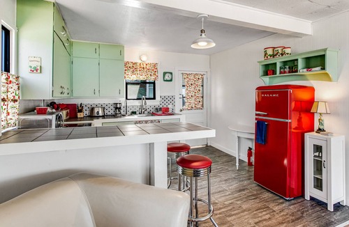 Retsil Cottage | Adorable waterfront cottage with a full kitchen, firepit & washer/dryer