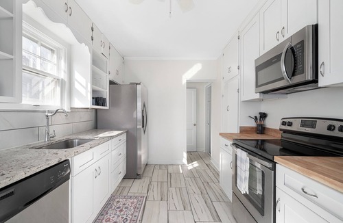 Rosedale House | Adorable Westwood house newly updated, great central location! World Cup ready!