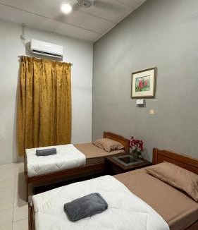 Kampung Pantai Batu Hitam House | Adrabayu's Homestay