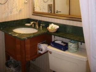 Queens Hotel | Adria Hotel and Conference Center