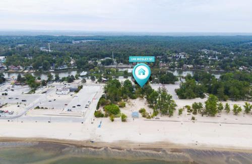 Wasaga Beach Apartment | Adrian's Suites 1 Bedroom Junior Suite