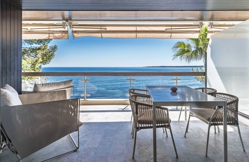 Pointe Croisette Apartment | AdrianaII By Terry's Homes Seafront & Seaview