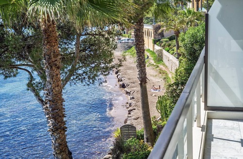 Pointe Croisette Apartment | AdrianaII By Terry's Homes Seafront & Seaview