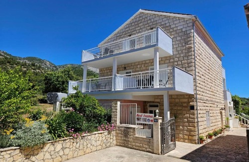 Cove Tri Zala (Zrnovo) House | Adriatic Guesthouse Balota with Shared Pool- Bungalow with Terrace (2)