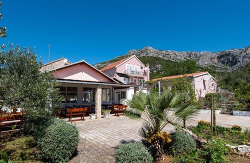 Cove Tri Zala (Zrnovo) House | Adriatic Guesthouse Balota with Shared Pool- Bungalow with Terrace (2)