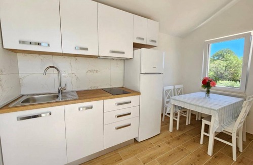 Cove Tri Zala (Zrnovo) House | Adriatic Guesthouse Balota With Shared Pool