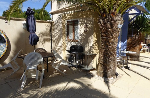 Rognonas Cottage | Adults only Apartment beside pool with Air Conditioning