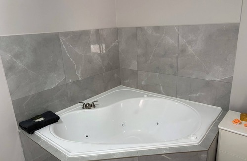 Niagara Falls Hotel | Advance Inn