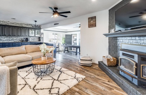 Kemp House | Adventure awaits at this trendy lakefront home!