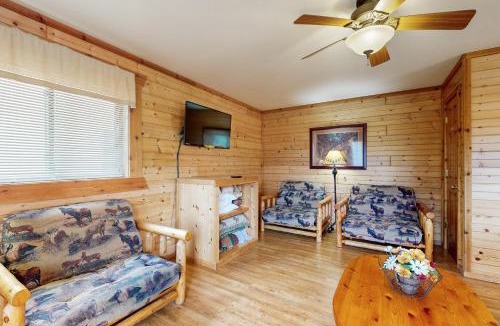Warrens House | Adventure Basecamp! Three Bears Resort Retreat