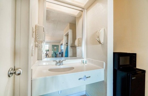 Port Lavaca Hotel | Adventure Haven in Port Lavaca | Near Lighthouse Beach | Pool Access