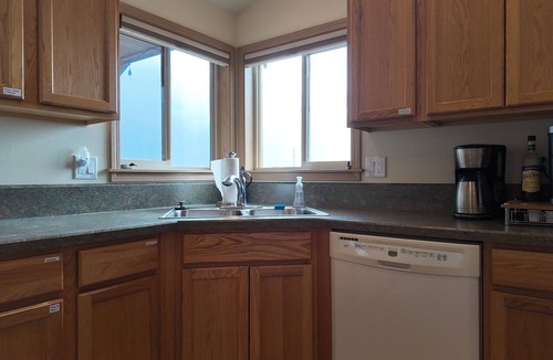Summer Lake House | Adventure | Hot Tub | Pet & Kid Friendly