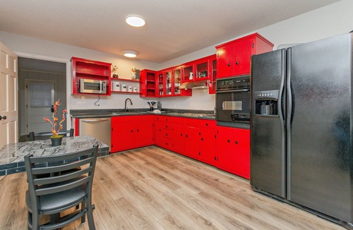 Asheboro House | Adventure Lodge - Workers Welcome Convenient & Clean