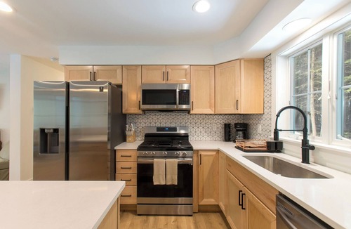 Great Barrington House | Adventure Ready Ranch Sleeps 10 & 0.7 mi to GB Main St. Wi-Fi + HOT TUB.