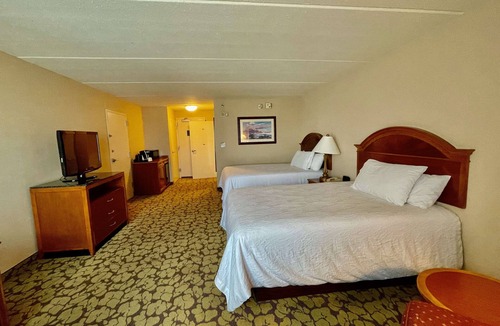 Chinatown Hotel | Adventure-Ready Stay with Pool, Free Breakfast and Near Meyerland Park | 3 Units