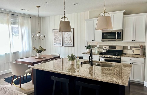 Tri-Cities House | Adventure Trails, Wine, & Comforts of Home