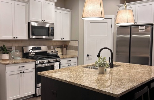 Tri-Cities House | Adventure Trails, Wine, & Comforts of Home