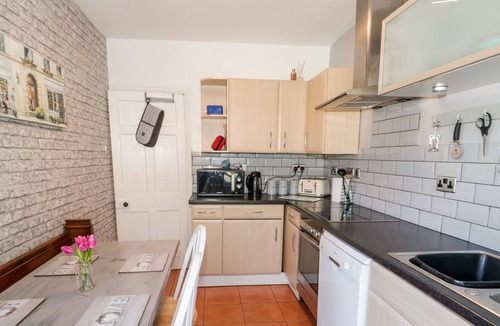 Llanfairfechan Cottage | AERONFA, pet friendly, with open fire in Llanfairfechan