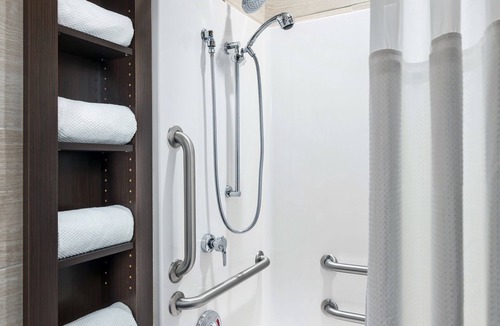 Sioux Falls Hotel | AeroStay Hotel