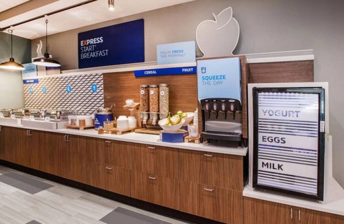 Waterville House | Aesthetically Pleasing Room for Your Holiday!