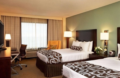 Eagan Park Hotel | Affordability Meets Comfort! 2 Units, Outdoor Pool, Pet-Friendly, Parking