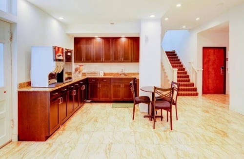 Dilley House | Affordability Meets Comfort! Near Gosch Athletic Field! Free Breakfast!