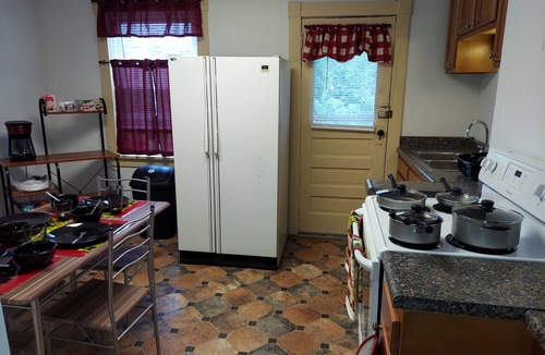 Jeannette Apartment | AFFORDABLE 1Bd/1Ba Apartment A