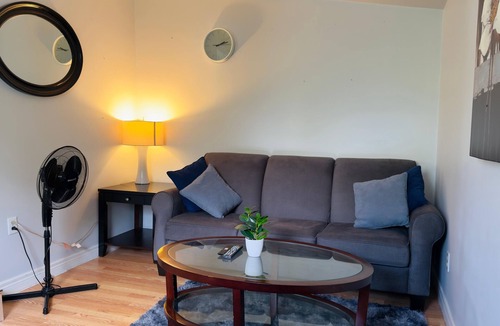 Bridgeview House | Affordable 1BHK close to Riverside, Casino, University & USA Border.