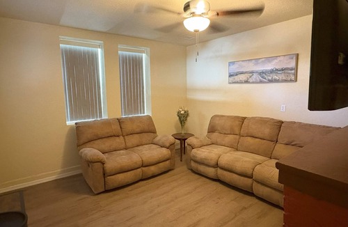 Safford Apartment | Affordable 2-bedroom apartment in Safford with AC.