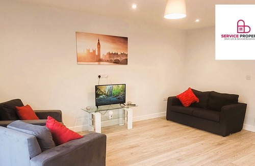 Faversham House | Affordable 2BR House with FREE Parking