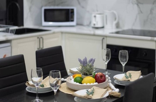 East Brisbane House | Affordable 2BR Unit @ CBD near Stadium/River/Mall