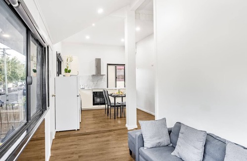 East Brisbane House | Affordable 2BR Unit @ CBD near Stadium/River/Mall